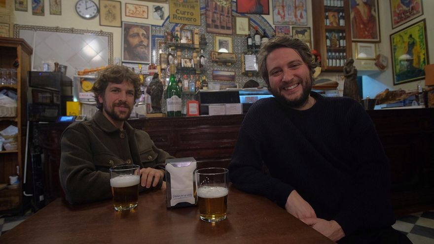 'Últimas unidades', el espejo de la lucha de los comercios tradicionales de Sevilla en el que se puede mirar cualquier ciudad