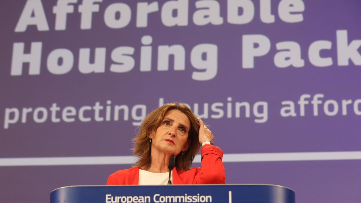 Teresa Ribera considera “absolutamente preocupantes” los avisos de los gigantes de la IA y aboga por la regulación