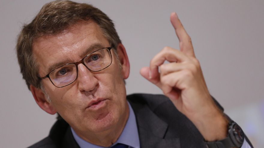 El presidente de la Xunta de Galicia, Alberto Núñez Feijoó, durante su intervención en el curso de verano "Gobernabilidad y Estado Autonómico. De la pandemia a la recuperación económica y social’, organizado por la Universidad Rey Juan Carlos y la Asociación de Periodistas Parlamentarios. EFE/Javier Lizón