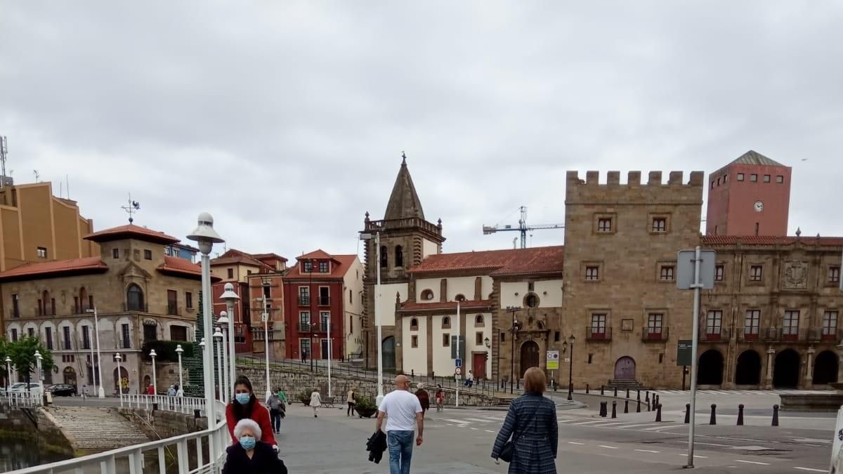 Gijón, el primer día en el que se puede pasear en el estado de alarma, el 2 de mayo