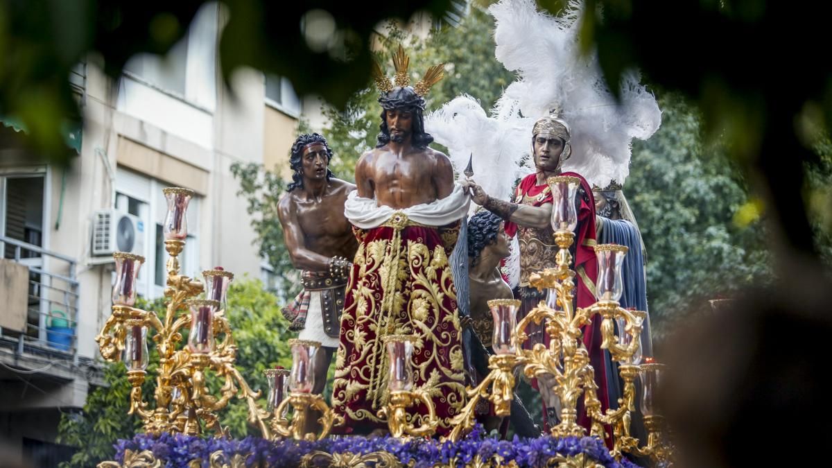 Salida procesional de la Hermandad de la Esperanza, en imágenes