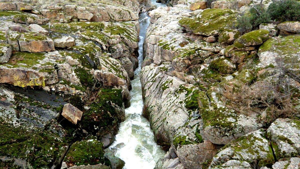 Esparvel también denuncia la instalación de una vía ferrata sobre el río Pusa y cree que es "ilegal"