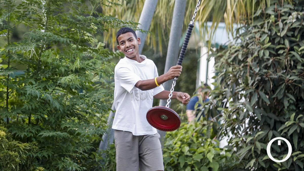 Niños saharauis del programa 'Vacaciones en paz' visitan la Ciudad de los Niños.