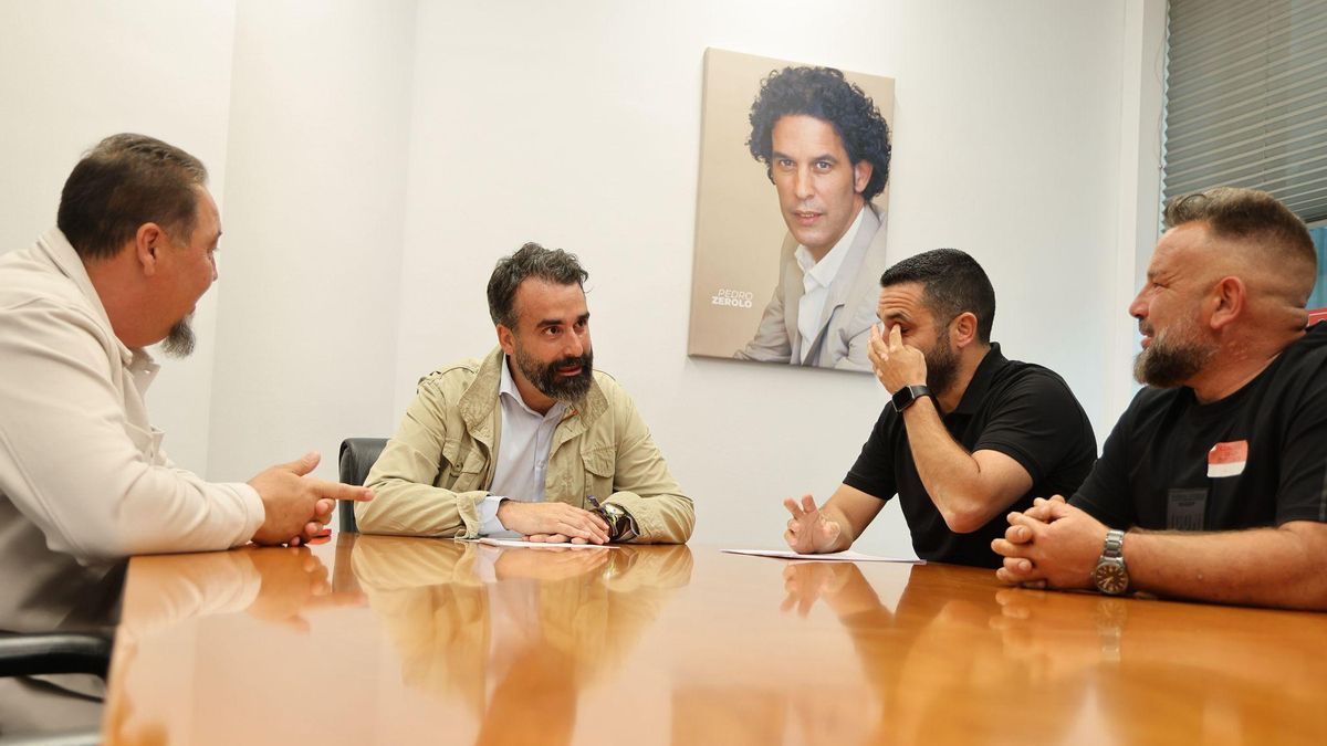 Alberto Mayoral, con los gruistas