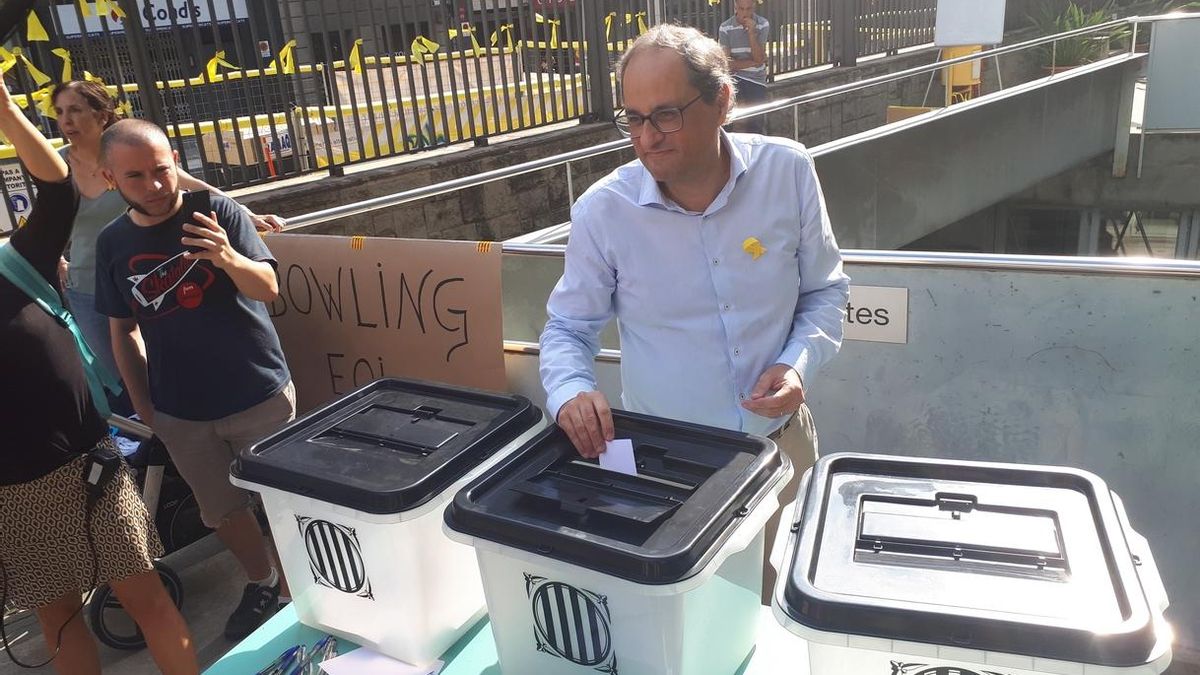 Torra visita la escuela donde votó el 1-O, "un día de victoria"