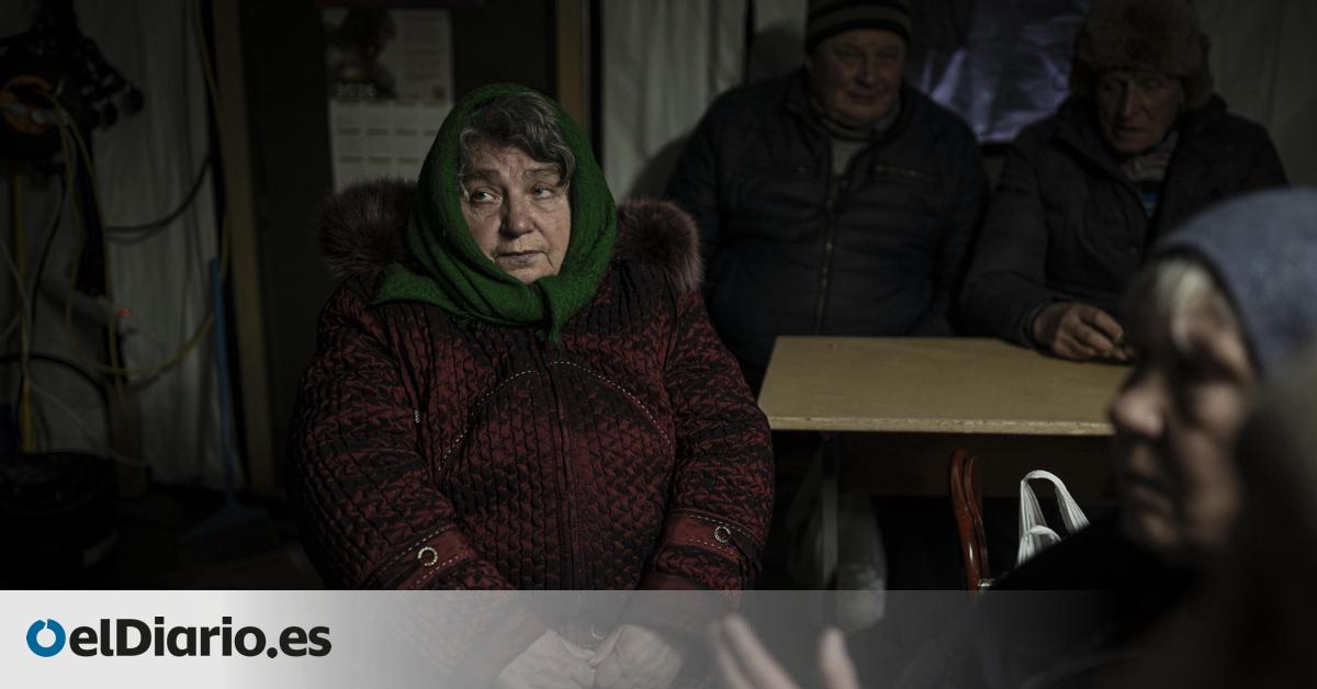 Los ataques rusos congelan a los ucranianos en su peor invierno: "Sin calefacción, el frío no se va del cuerpo"