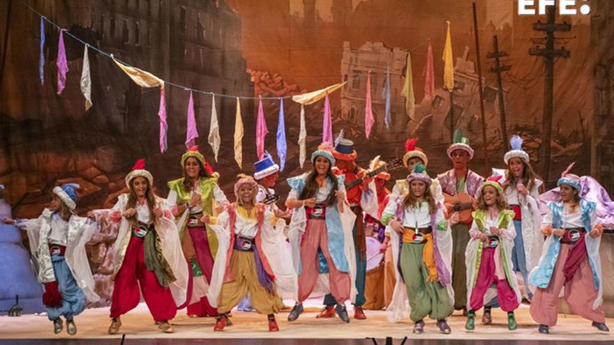 Una comparsa infantil contra las bombas sobre las escuelas de Gaza emociona en el carnaval de Cádiz