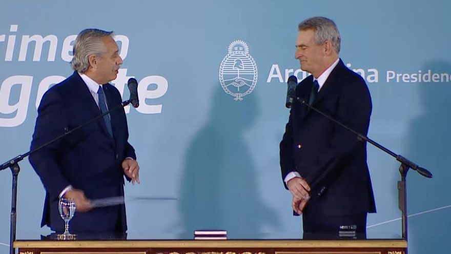 El Presidente le tomó juramento a Agustín Rossi como nuevo jefe de Gabinete