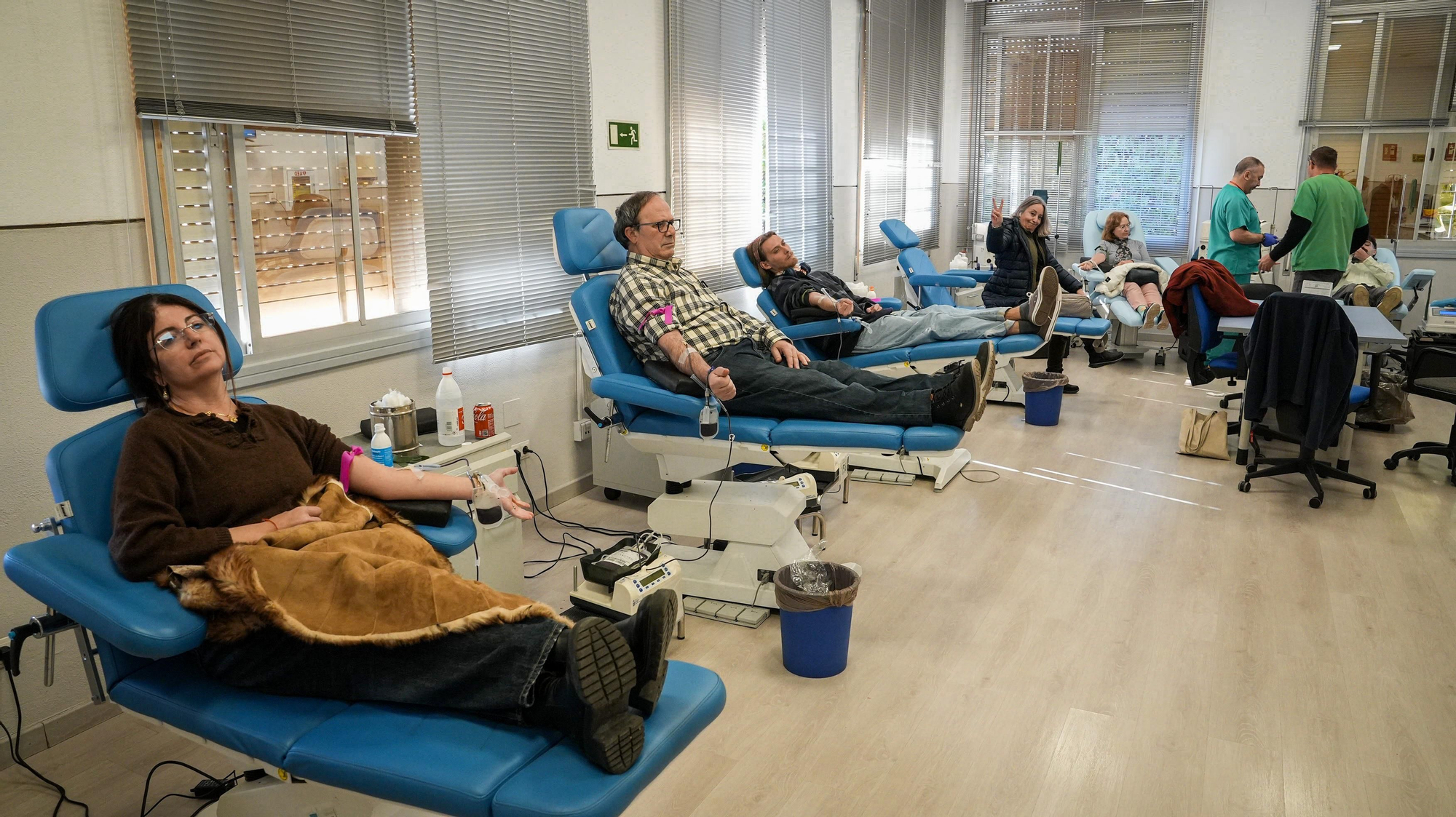 Donantes de sangre acuden al Centro de Transfusión, Tejidos y Células de Córdoba
