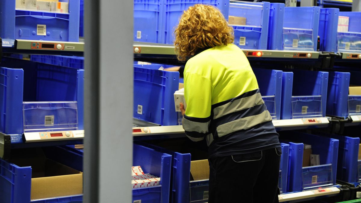 Archivo - Imagen de archivo de una mujer trabajadora en su puesto.