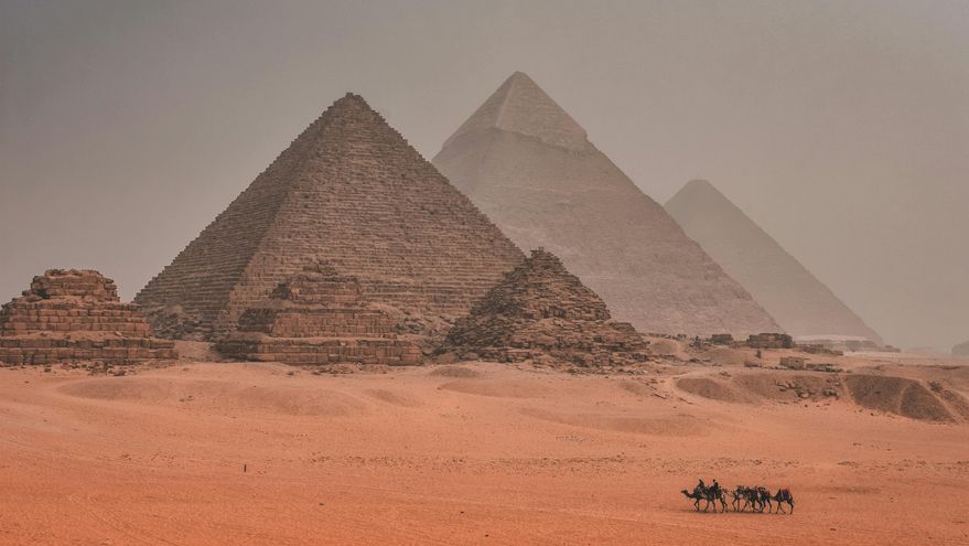 Egipto mueve ficha para salvar sus pirámides del colapso turístico y moderniza Guiza a contrarreloj