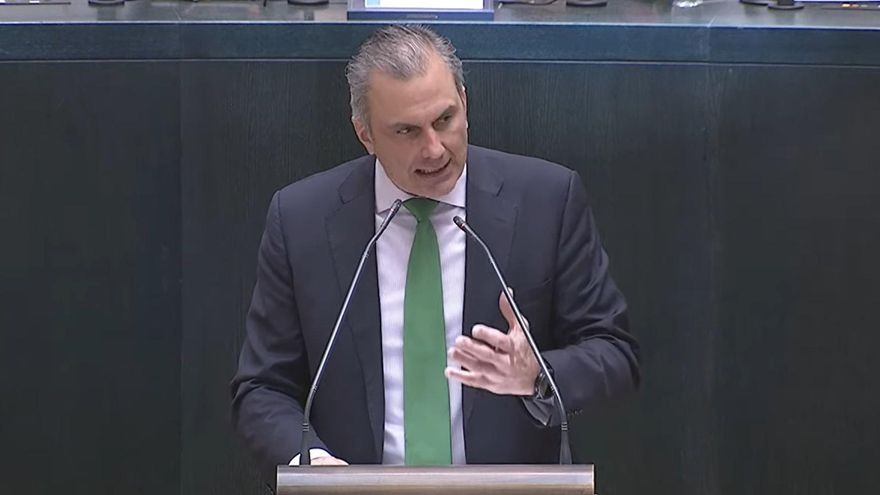 Un Pleno del Ayuntamiento de Madrid cargado de insultos reprueba a Pablo Iglesias con los votos de las derechas