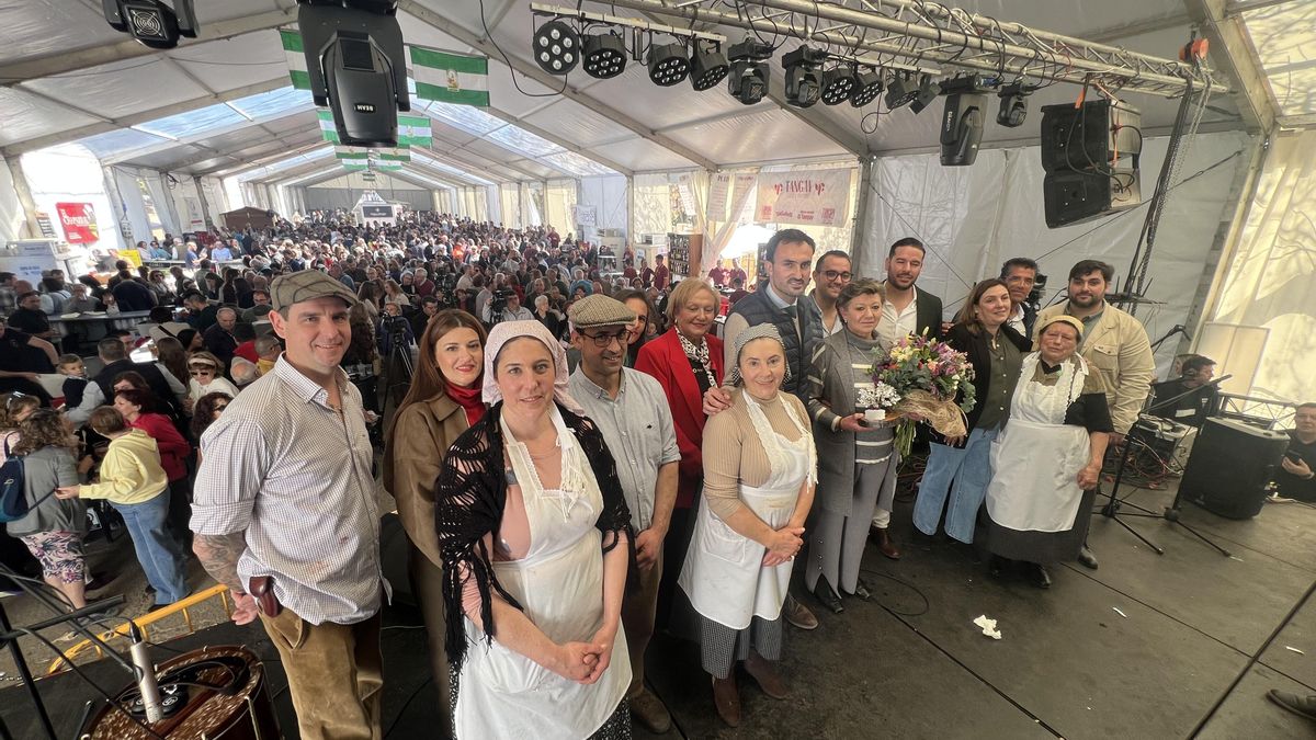 Cientos de personas disfrutan de la tradición y de la gastronomía en la Fiesta de la Matanza