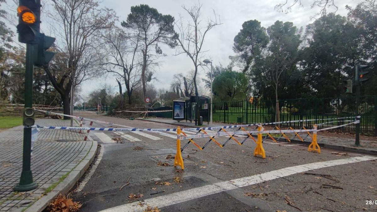 Corte de tráfico en la avenida Menéndez Pidal