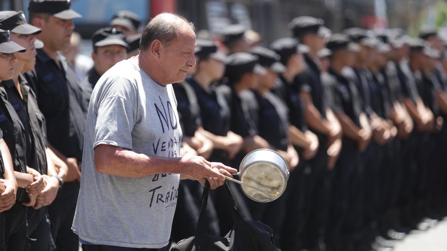 Milei siguió de lejos el paro de la CGT y posterga el debate de la ley ómnibus en busca de más apoyo