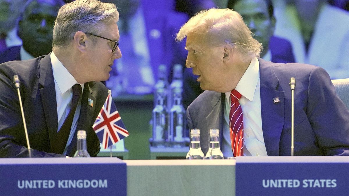 British Prime Minister Keir Starmer, and the president of the USA, Donald Trump, during the NATO summit in The Hague, on June 25, 2025.