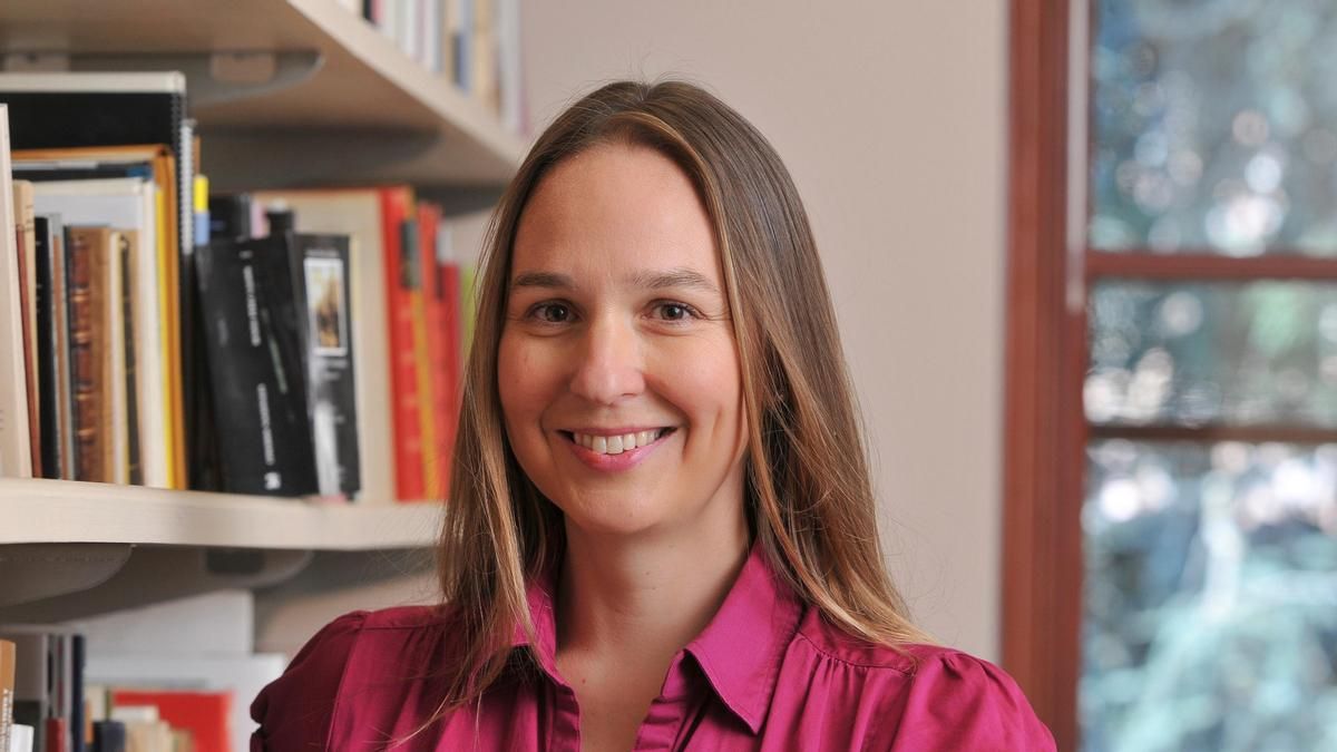 Lisa Surwillo, profesora de la Universidad de Stanford, rescata el papel olvidado de las mujeres en la historia de los indianos