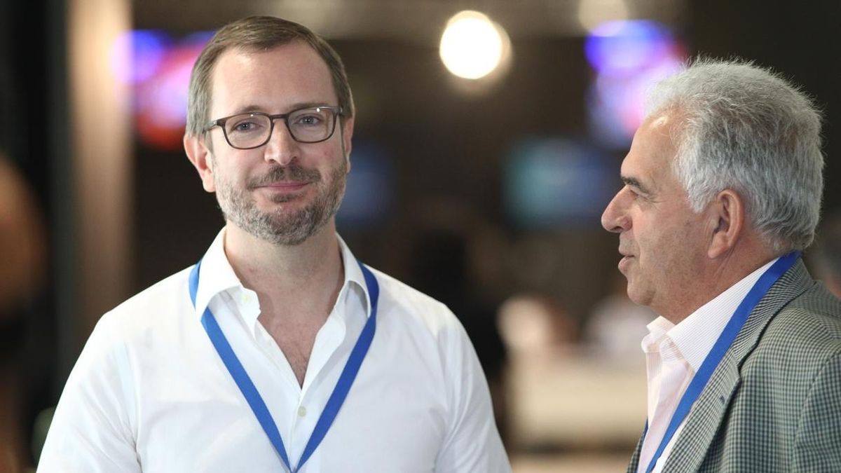 El equipo de Casado aísla a Santamaría como la única resistente a la integración: "Solo queda una silla vacía".