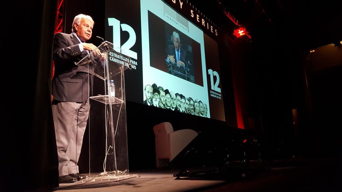 Felipe González plantea que el PP presente a otro candidato si falla la investidura de Rajoy para evitar elecciones