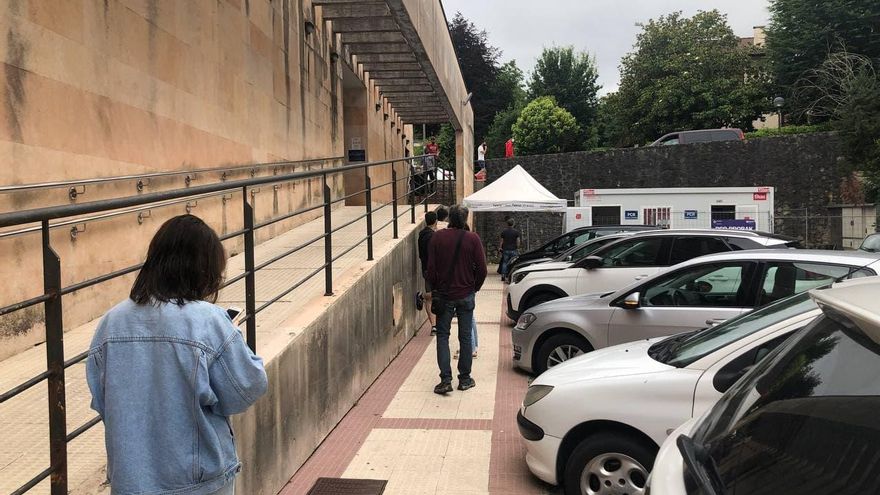 Euskadi entra en alerta roja por elevada transmisión comunitaria con 1.200 positivos en 24 horas, los peores datos desde enero