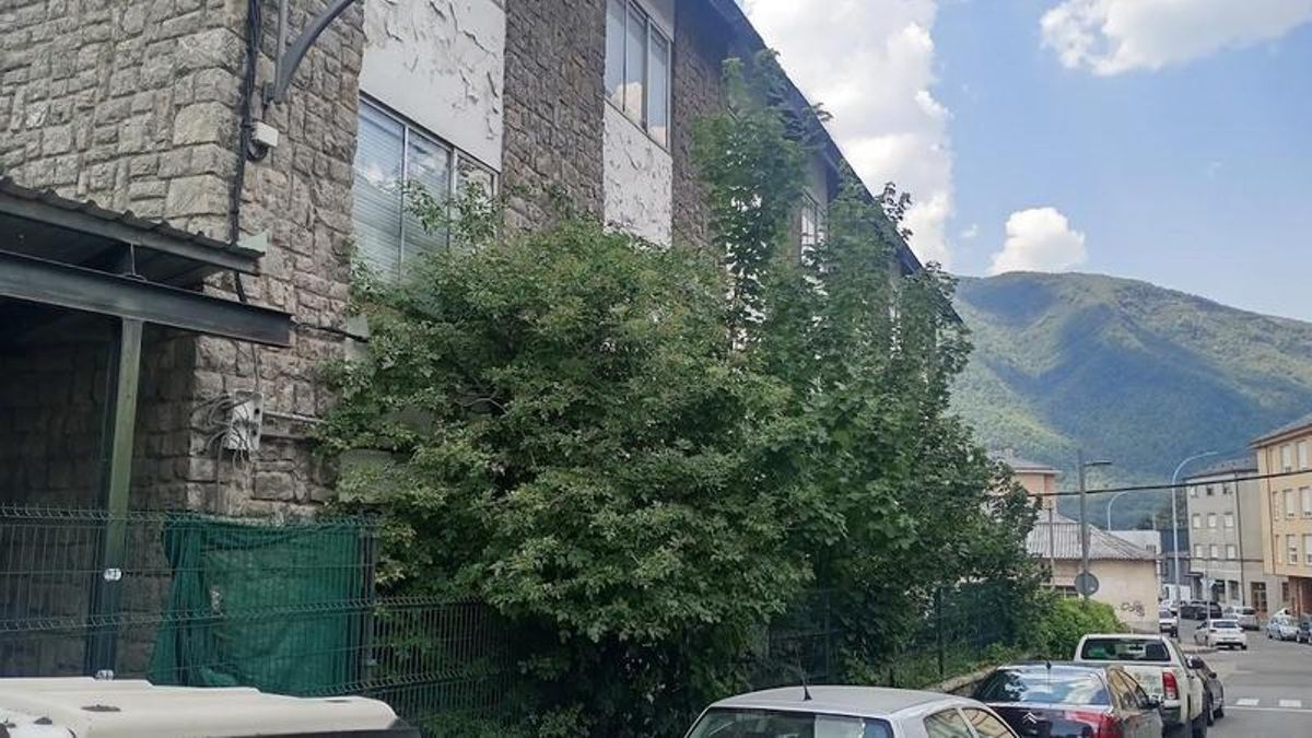 Villablino recuerda en un nuevo bando la obligatoriedad de la limpieza de fincas por el riesgo de incendios