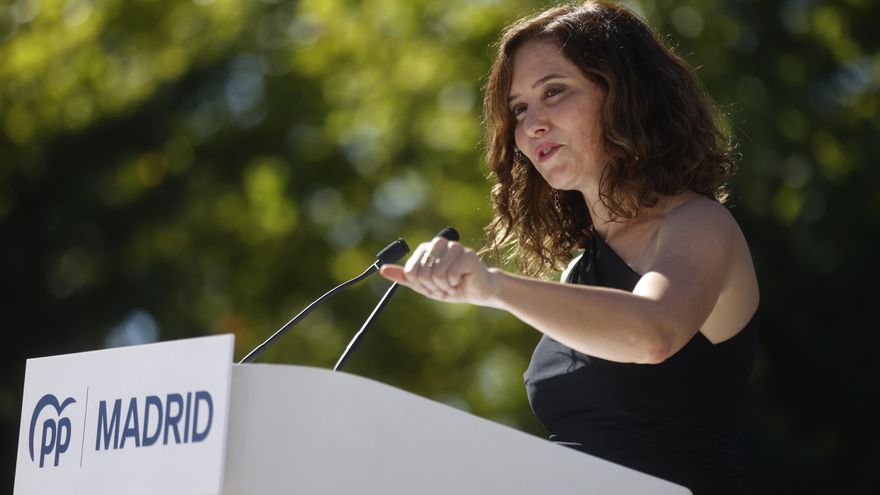 Ayuso califica ante Feijóo de "bisoños" sus intentos de negociar con el PSOE: "Abramos los ojos"