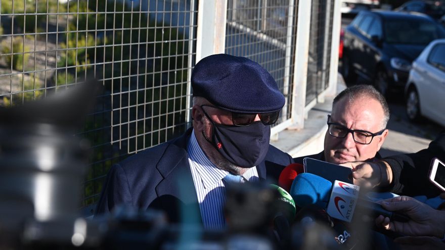 Villarejo repite desde el banquillo su papel de servidor del Estado víctima de un complot