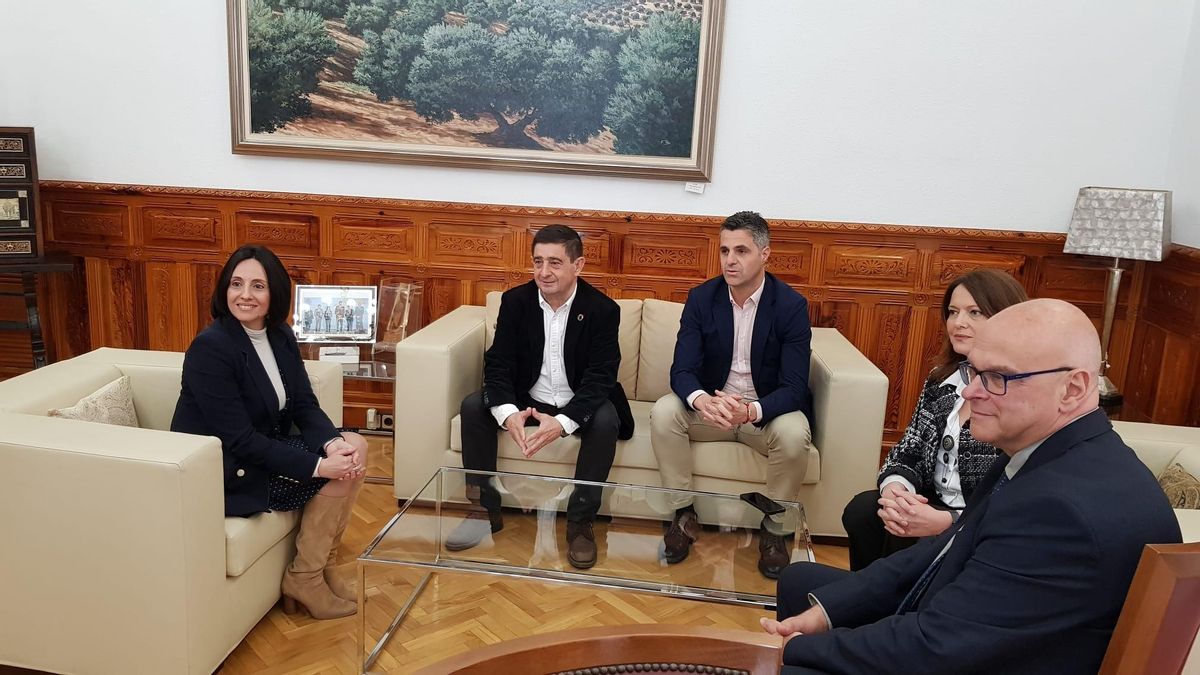 Francisco Reyes presume del 'músculo' industrial de Jaén: "Somos mucho más que olivar"