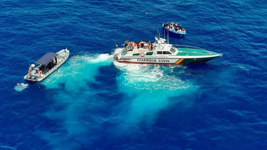 La ONG Caminando Fronteras alerta de la "invisibilización" de la ruta argelina pese a ser este verano "la más transitada"