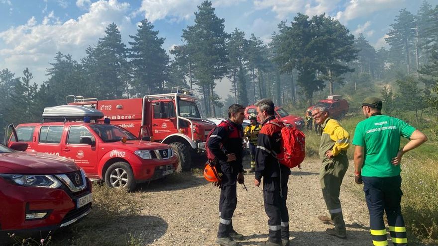 Detenido un hombre como presunto autor de un incendio forestal que continúa activo en Navarra