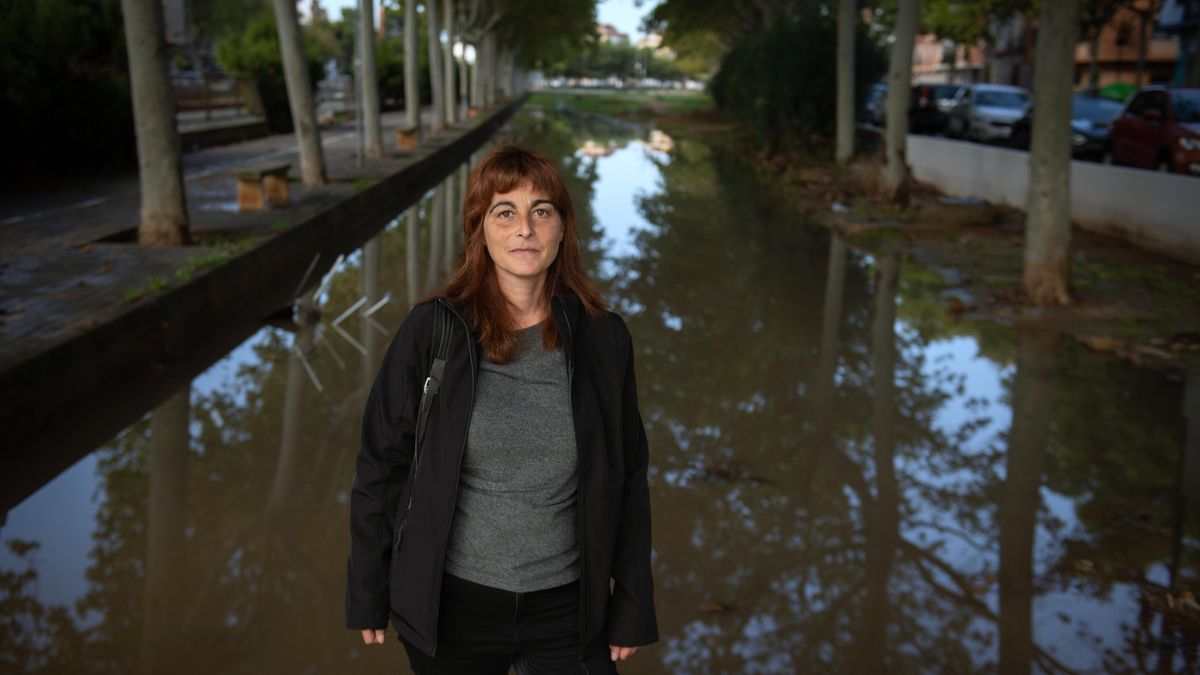Marietta, del Comitè Local de Reconstrucció d'Aldaia, posa al mig del poble, on desemboca el barranc de la Saleta.