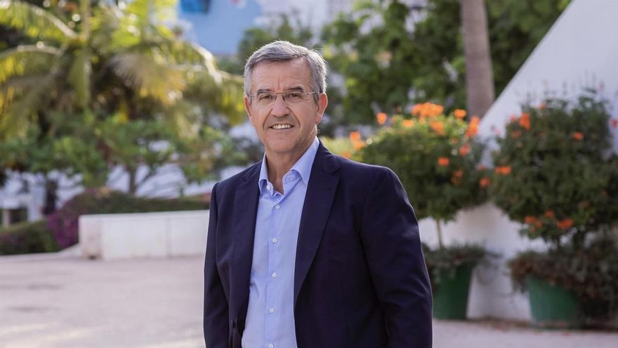El alcalde de Estepona logra licencia para veinte apartamentos turísticos en Málaga días después del anuncio de prohibición
