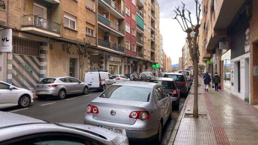 La calle Lardero se quedará sin árboles en una acera: "Es una decepción y una tomadura de pelo"