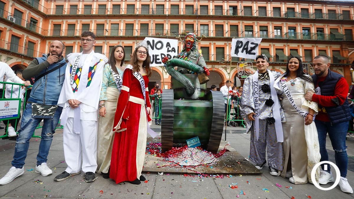 El carnaval de Córdoba se despide hasta 2023 con una paliza al dios Momo