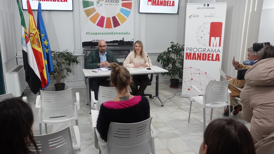 El programa Mandela formará a mayores de 56 años en cooperación internacional