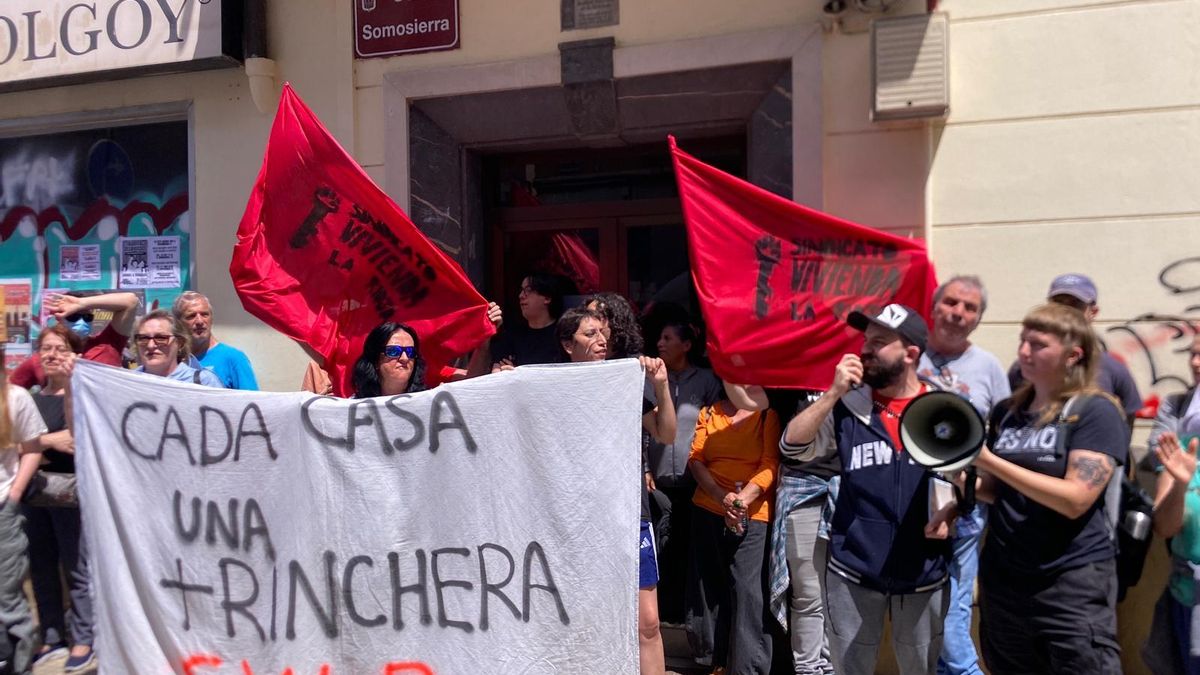 Resistencia ciudadana ante el primer desahucio de Somosierra: "No creemos en las coincidencias; hay intención"