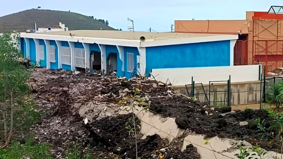 La Asociación de Vecinos de La Laguna lamenta la demolición total de la ‘escuelita azul’ que se salvó del volcán en lugar de integrarla en el nuevo CEIP