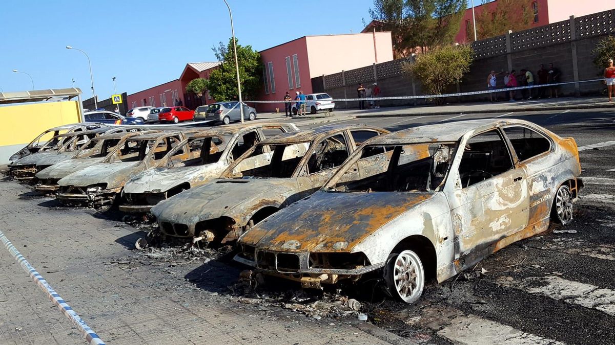 FOTOGALERÍA | Así quedaron los vehículos calcinados en Jinámar