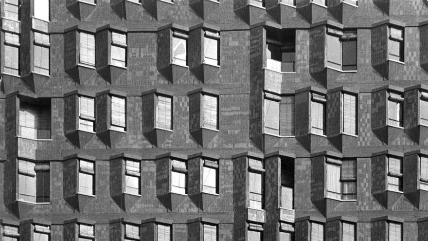 El 'tour' del hormigón en Barcelona: de paseo por 15 edificios 'brutalistas' que no pasan desapercibidos