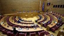 Una sesión en las Corts Valencianes celebrada por la COVID-19.