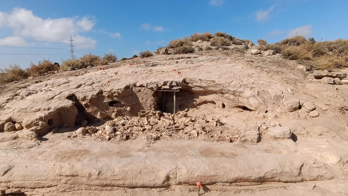 El sepulcro colectivo de Muel: los trabajos en el yacimiento revelan 50 personas enterradas hace más de 4.000 años