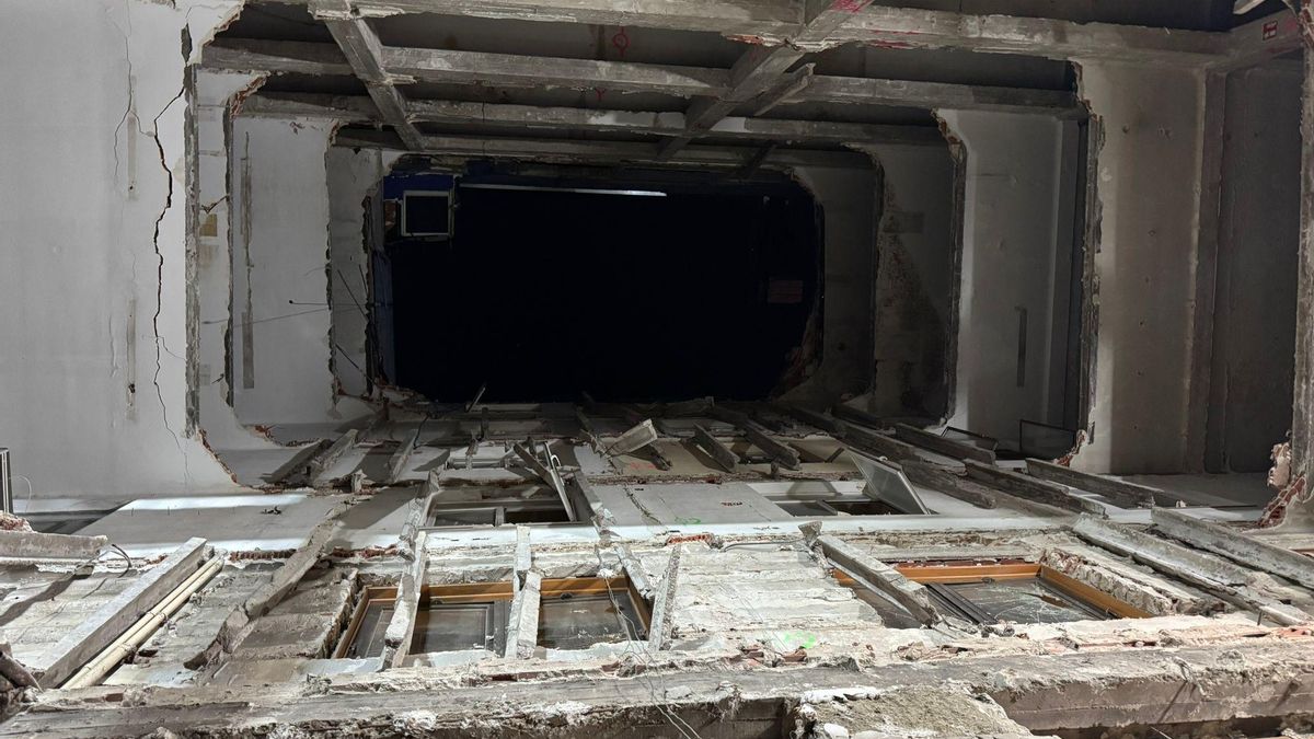 Hueco que dejaron los forjados que se vinieron abajo en el edificio de Hileras 4