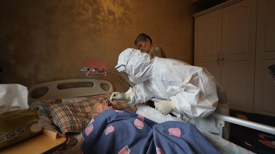 La Comisión Nacional de Sanidad de China informó hoy de que quedan en el país asiático 91 infectados de coronavirus SARS-CoV-2 activos, la primera vez que baja de la barrera de los 100.