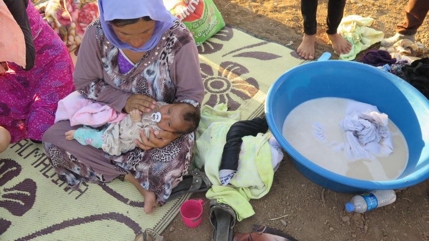 Mujeres yazidíes desplazadas afrontan duras condiciones sanitarias e higiénicas en el norte de Irak