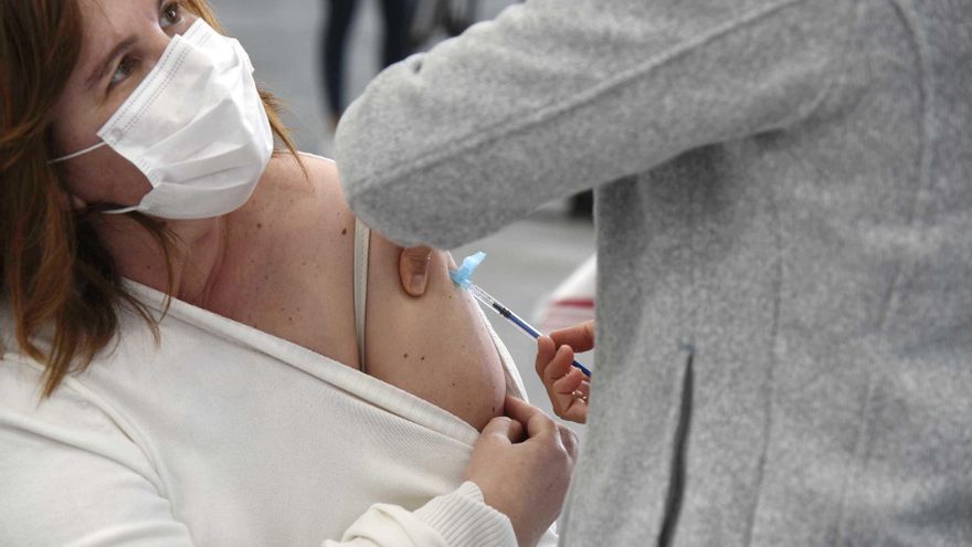 Una matrona recopila datos sobre alteraciones menstruales tras recibir vacunas contra la COVID-19: "Que no nos tomen por locas"