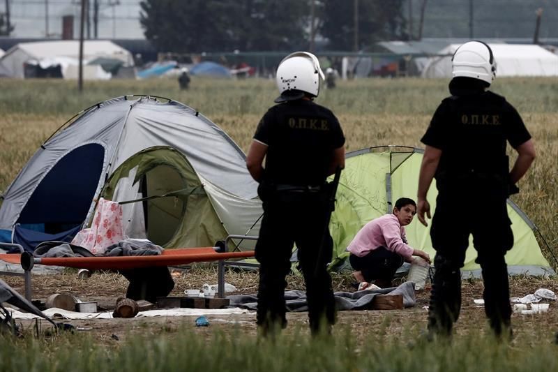 La Policía griega comienza a desalojar el campamento de refugiados de Idomeni