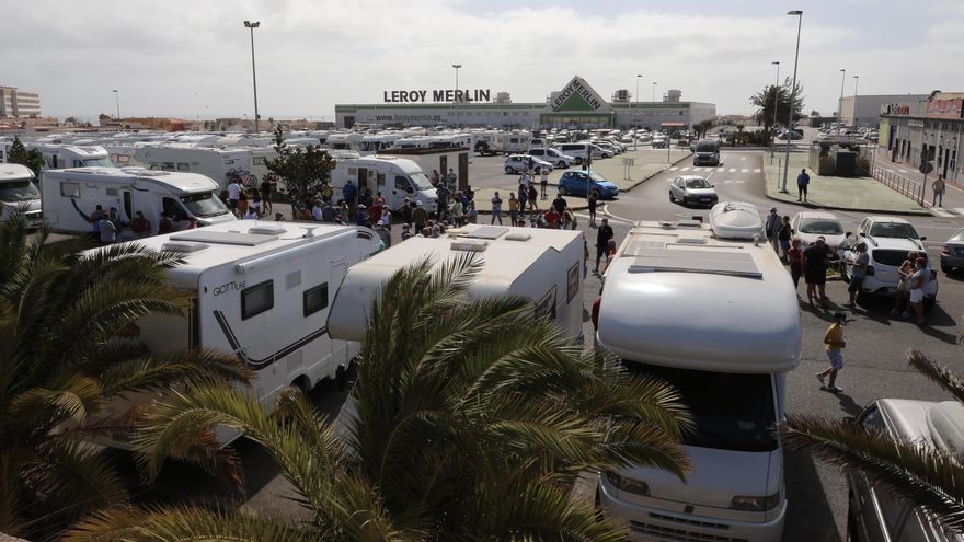 Autocaravanistas en La Mareta (Telde).