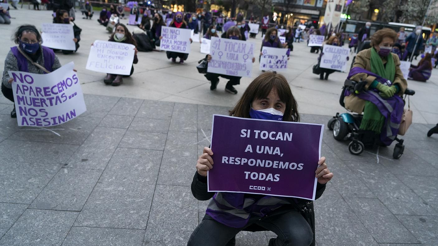 Sentada feminista  en Santander en recuerdo de las mujeres asesinadas durante el 8M.