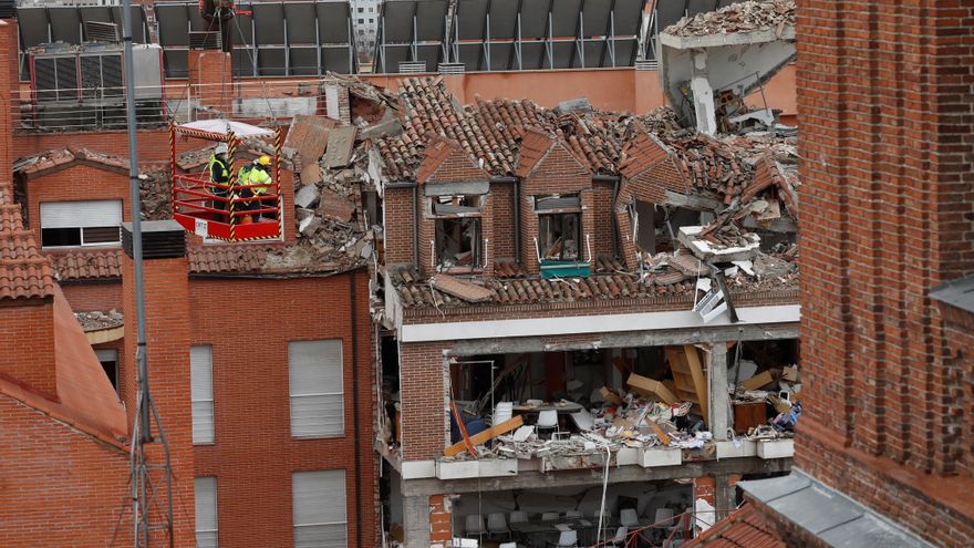 Vista de los daños ocasionados tras la explosión registrada en el número 98 de la calle Toledo, en el distrito de la Latina en Madrid. EFE/J.J. Guillén/Archivo