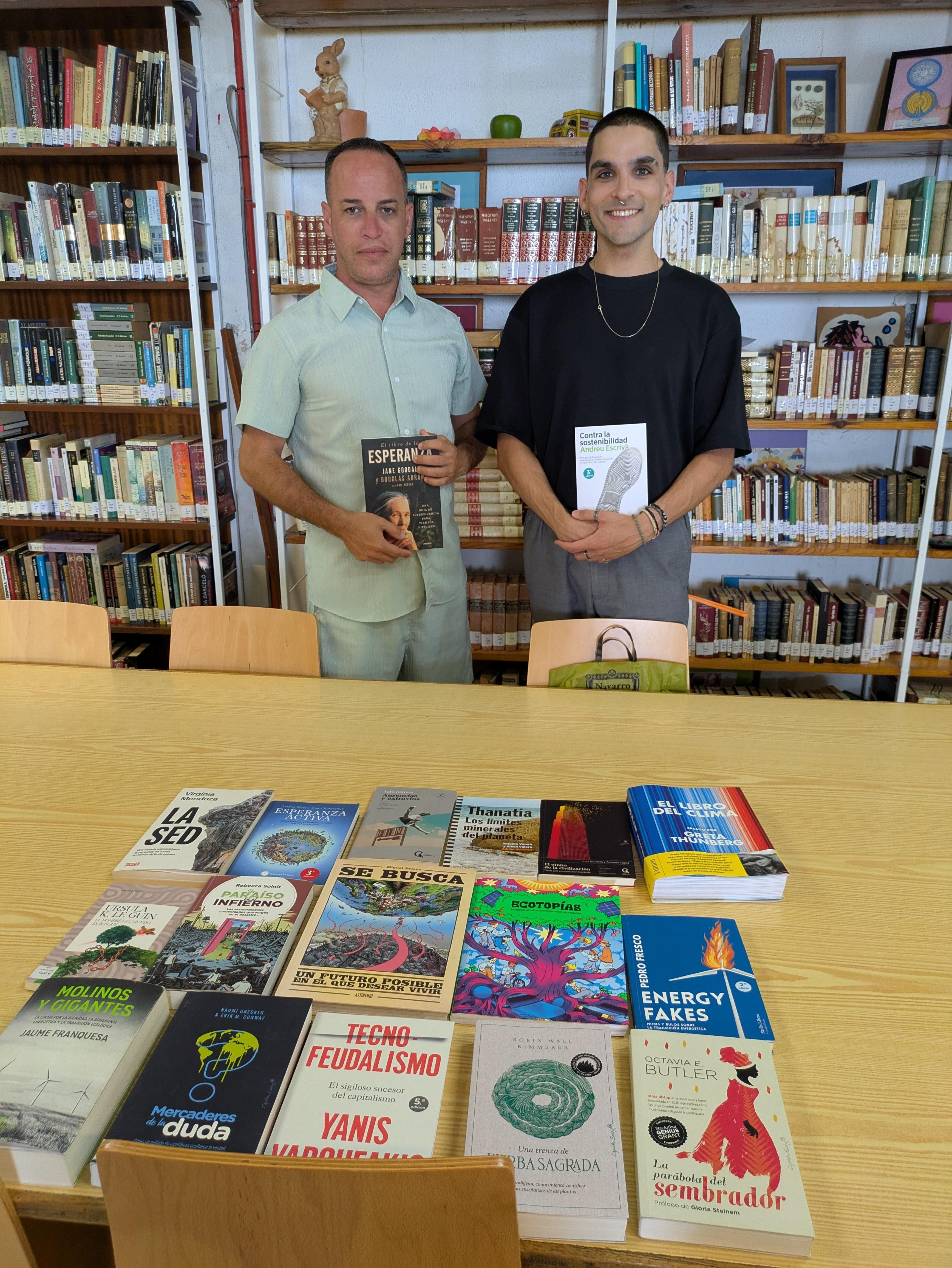 Entrega de libros en el Ayuntamiento de Tazacorte.